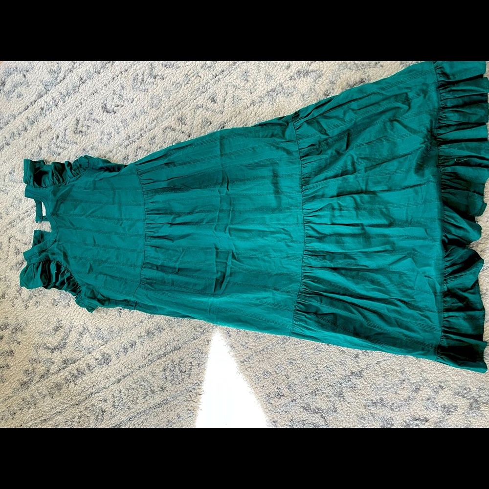 Green, universal threads dress new, never worn